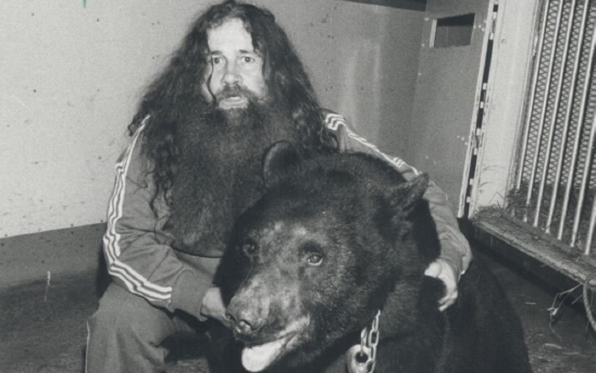 Κατασπάραξε τη σύζυγό του ενώ έκανε μπάνιο: Το βαρύ τίμημα που πλήρωσε ο παλαιστής που πάλευε με αρκούδες