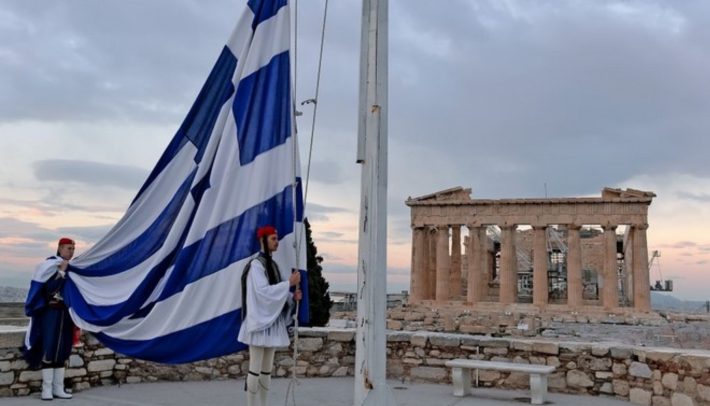 Βάζαμε -α αντί για -ω για πάνω από 30 χρόνια: Το κραυγαλέο λάθος στο «παρατσούκλι» της Ελλάδας που 9/10 κάνουν ακόμη λάθος