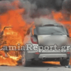 Τρομακτικό βίντεο από Λαμία: Η στιγμή που αυτοκίνητο τυλίγεται στις φλόγες εν κινήσει