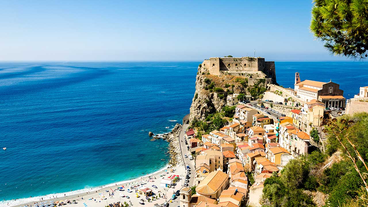 Σήμερα το λέμε Ρέτζιο (ή Ρέτζο) Καλάμπρια, στα παλιά τα χρόνια το λέγανε Ρήγιο. Πού είναι;