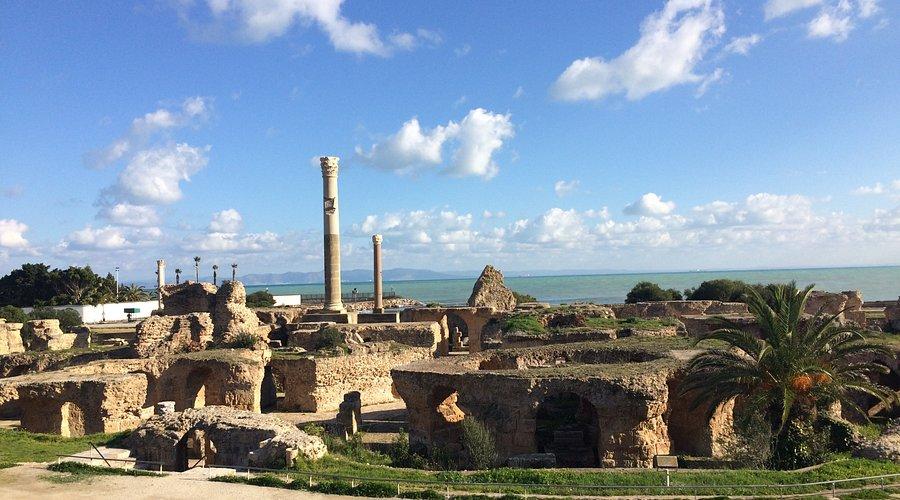 Αν και φοινικική, υπήρχε έντονη ελληνική εμπορική παρουσία. Σε ποια σημερινή χώρα βρίσκουμε την αρχαία Καρχηδόνα;