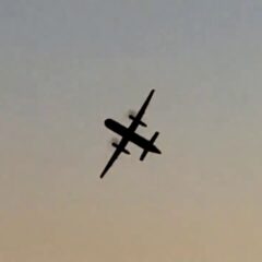 Μπορούσε εάν ήθελε να το προσγειώσει: Ο υπάλληλος που πήρε τον έλεγχο του αεροπλάνου, για 73 λεπτά έδειχνε το τέλος στον πύργο ελέγχου