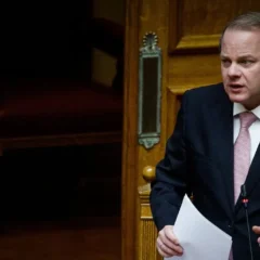 Η παραίτηση άργησε τρια χρονια…