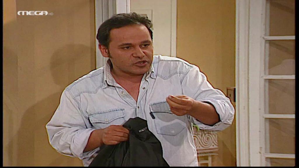 Πώς λεγόταν ο αρχισυντάκτης της Μαρίνας Κουντουράτου που υποδυόταν ο Αλέξανδρος Ρήγας στη σειρά «Δύο Ξένοι»;